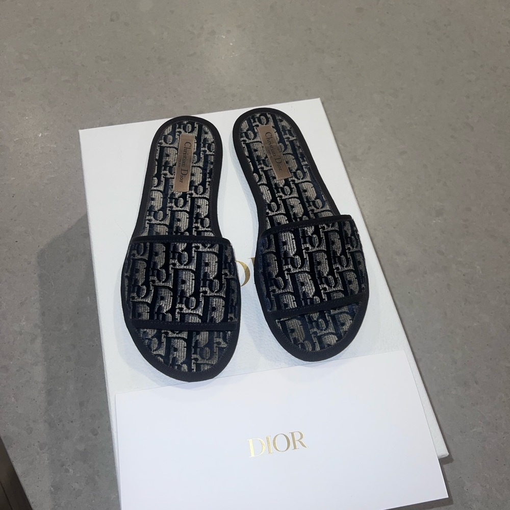 Dior chez moi Slides